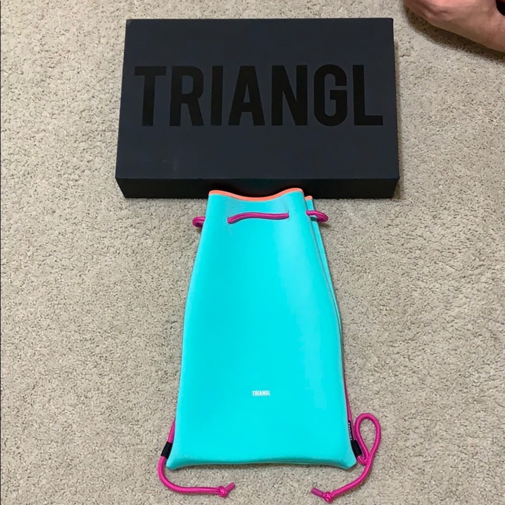 Triangl box and bag